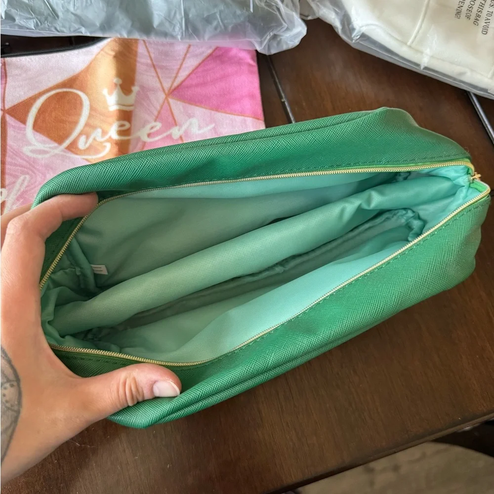 Arbonne Emerald Green Cosmetic Pouch